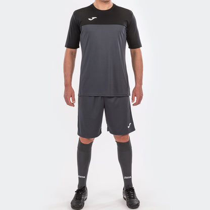 T-shirt manga curta homem Winner antracite preto